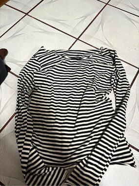 Gap Modern Stripe Long Sleeve Boatneck T-Shirt Women's Black & White